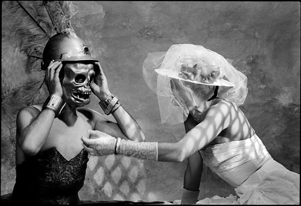 La fotografía como suplemento complemento del registro performático: sobre la documentación y el performance como fotografía en Lo que el SIDA se llevó (1989) de Las Yeguas del Apocalipsis