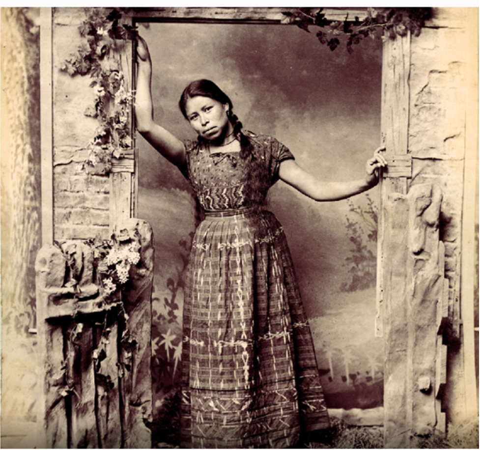 Representación fotográfica en el Porfiriato: Identidad y narrativas políticas en México.